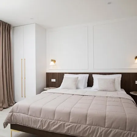 וילה Artis פולה