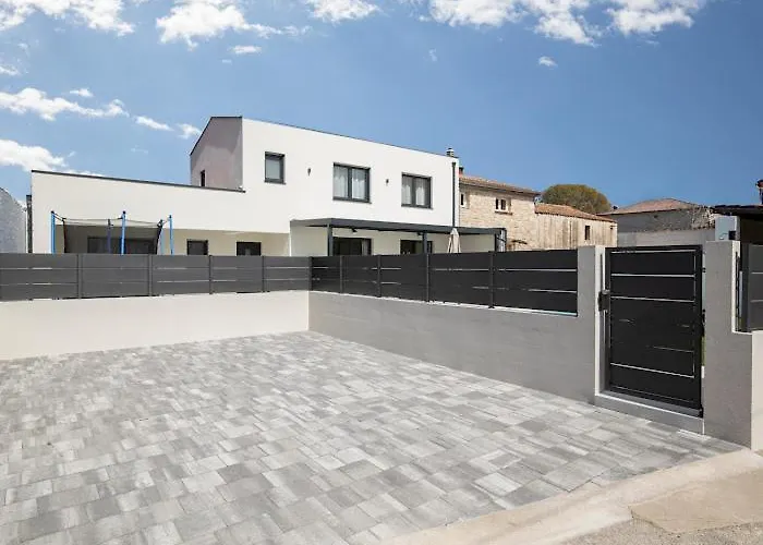 Artis Вилла Пула